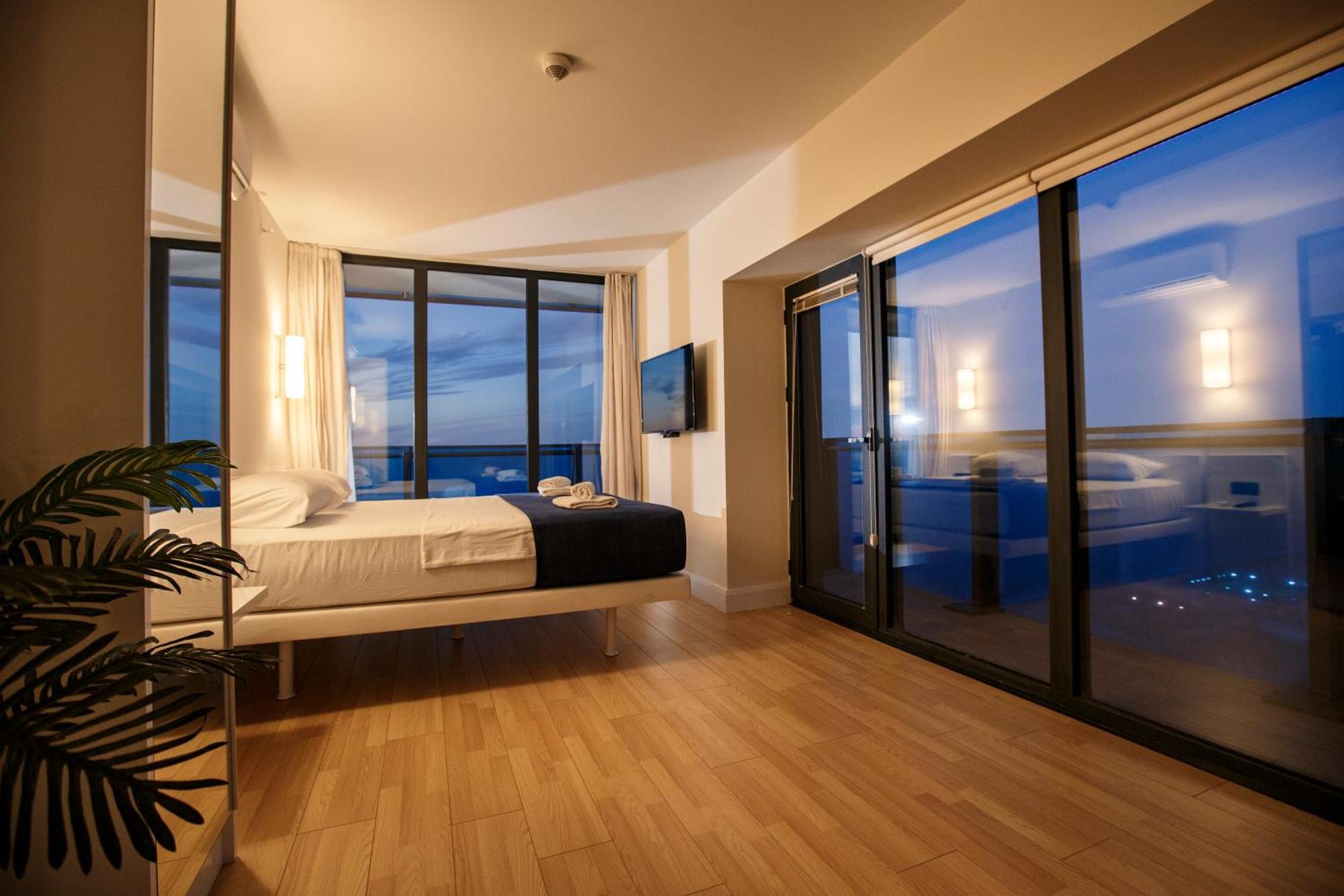 Panorama Orbi Beach Resort Center Suite Batumi Exterior foto